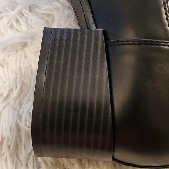 TOMMY HILFIGER POINTED TOE BLACK LEATHER HEEL BOOTS WOMAN'S  9.5 SEXY.