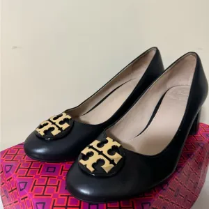 Tory Burch Black Leather Women's pump with Gold Accent