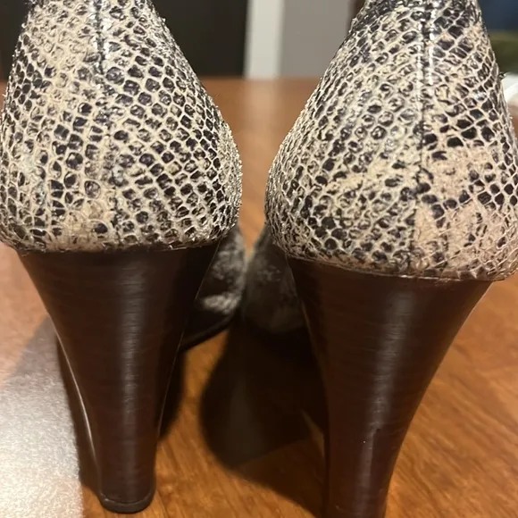 Tory Burch Snake Skin Wedge Shoes Size 8.