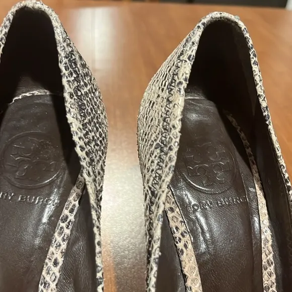 Tory Burch Snake Skin Wedge Shoes Size 8.