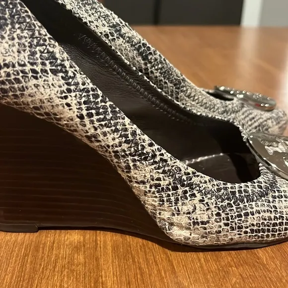 Tory Burch Snake Skin Wedge Shoes Size 8.