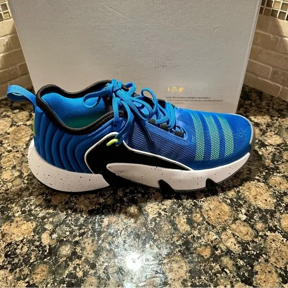 Trae Unlimited Adidas Basketball Shoes New in Box Size 7