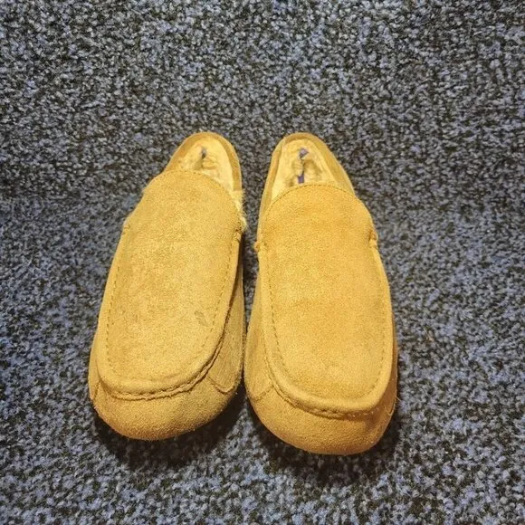 UGG Ascot Men's Size 11 US Chestnut Suede Slip On Sheepskin Lined Moc Toe Shoes
