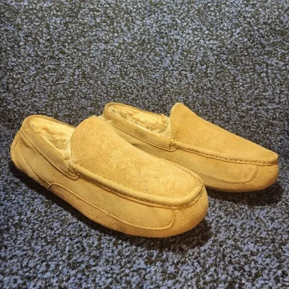 UGG Ascot Men's Size 11 US Chestnut Suede Slip On Sheepskin Lined Moc Toe Shoes