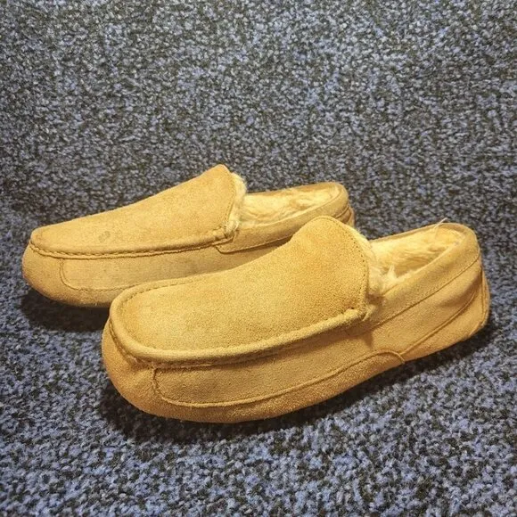 UGG Ascot Men's Size 11 US Chestnut Suede Slip On Sheepskin Lined Moc Toe Shoes