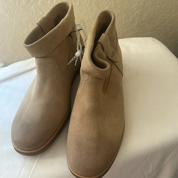UGG Josefene Fold Size 7