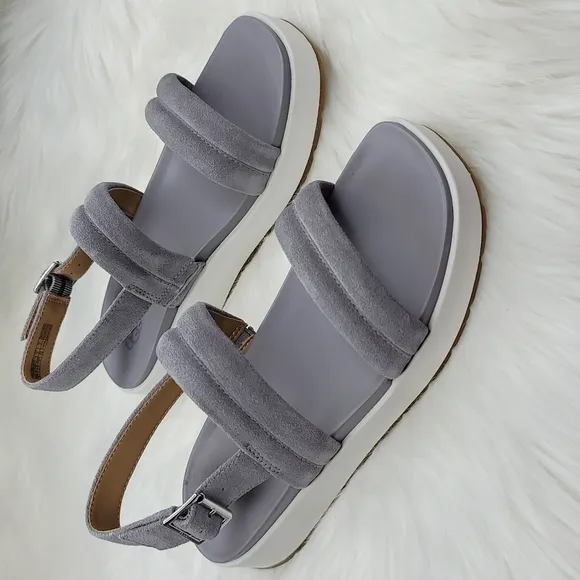 UGG Lynnden Sandal with Buckle Soft Amethyst Purple and White