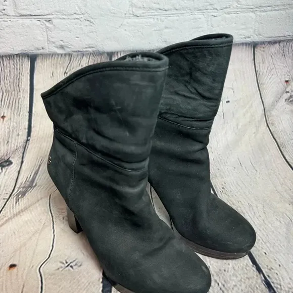 UGG Women’s Dandylion Ankle Booties Black Fur Lined Leather Shoes size 7