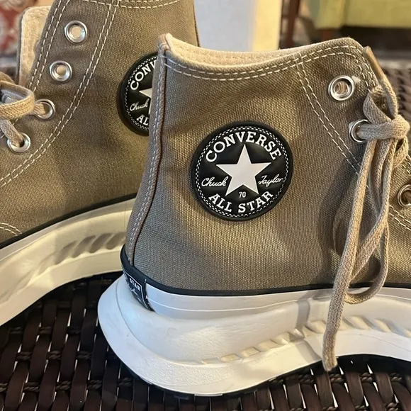 Unisex Chuck Taylor converse all star high top shoes women’s 9.5 men’s 8
