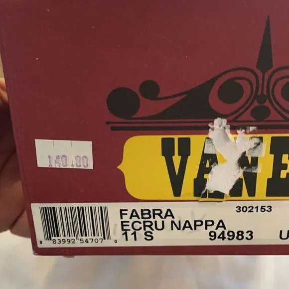 VANELI ECRU FLATS.  NEW.  STYLE IS FABRA