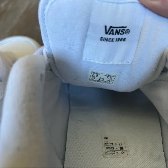 VANS Knu Skool Leather Shoes in White