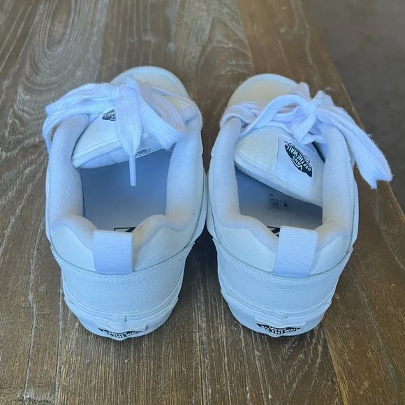 VANS Knu Skool Leather Shoes in White