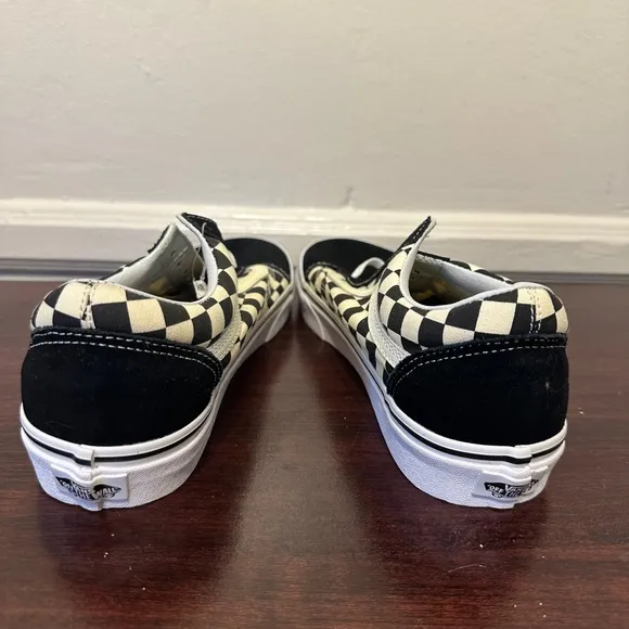 Vans Men's Black and Cream Old Skool Checkerboard Shoe size 9, new