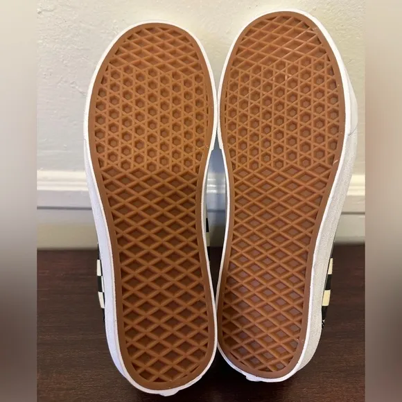 Vans Men's Black and Cream Old Skool Checkerboard Shoe size 9, new
