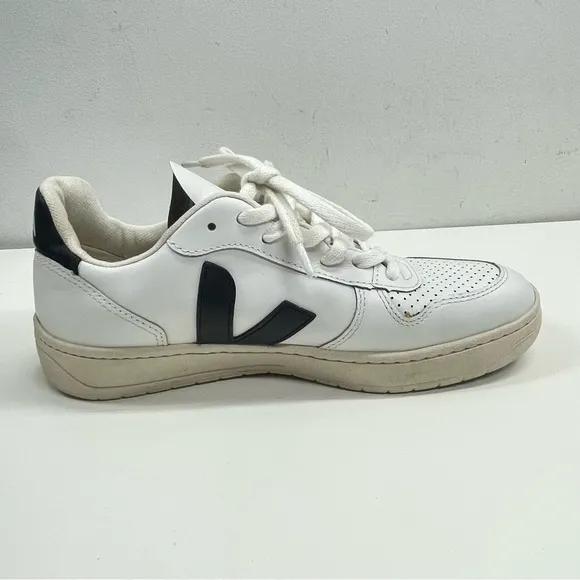 Veja Campo Leather Shoes in White/Black Size 7