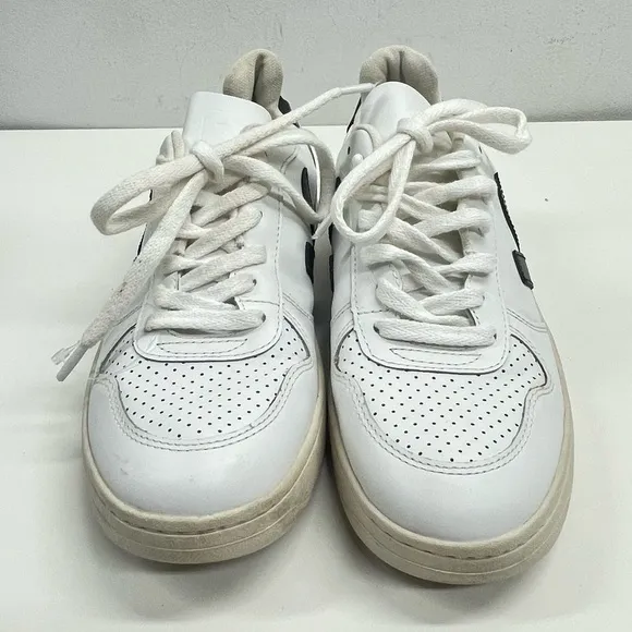 Veja Campo Leather Shoes in White/Black Size 7