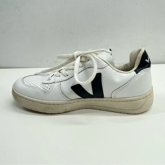 Veja Campo Leather Shoes in White/Black Size 7