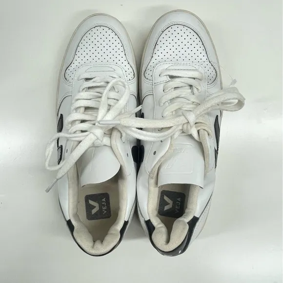 Veja Campo Leather Shoes in White/Black Size 7