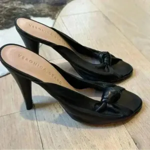 Veronica Beard Heels Sandals 7.5 Pari Knotted Twisted Black Napa Leather Slide