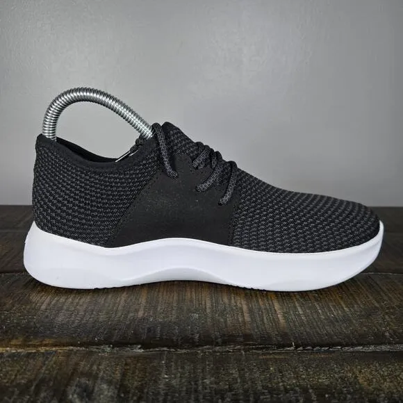 Vessi Everyday Sneaker Womens Size 7 Waterproof Shoes Sneakers Black White