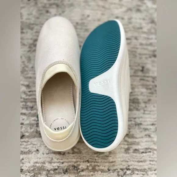 Vessi Sunday Slip on Shoes/Slipper Mens Size 9 Waterproof Collapsible Heel