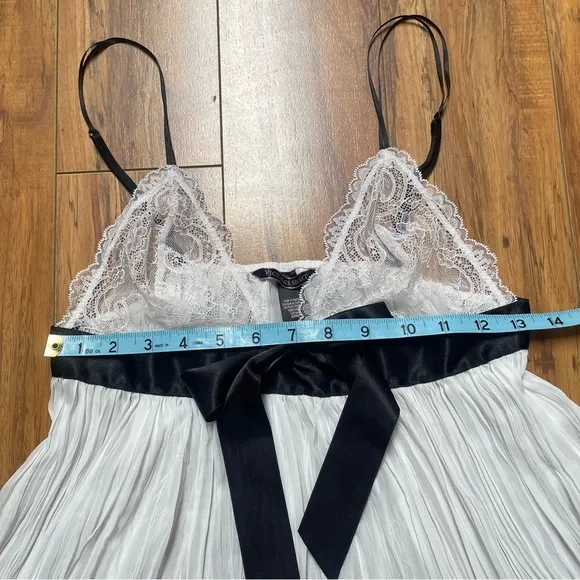 Victoria's Secret Lace Satin Bow Pleated Babydoll Slip Dress Size M