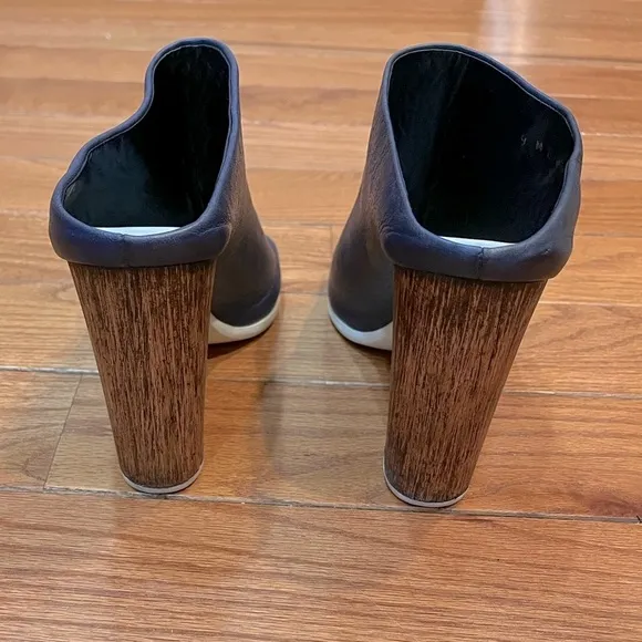Vince Blue Leather Open Toe Mules