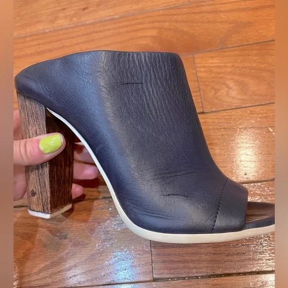 Vince Blue Leather Open Toe Mules