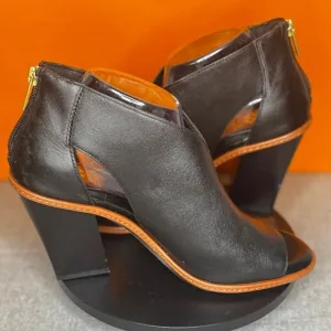 Vince Camuto Fareena Cutout Block Heel Bootie Black Gold Size 9 M 40 EU