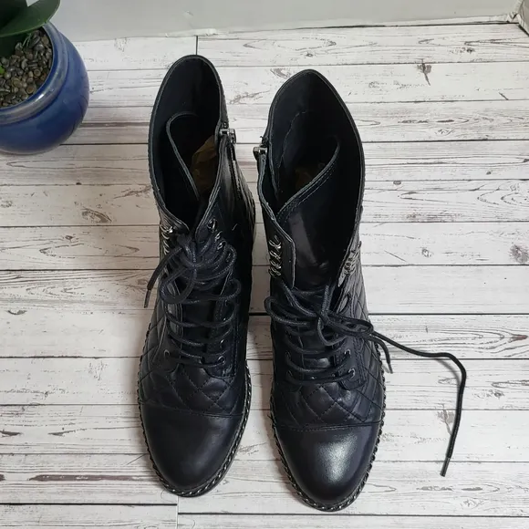 VINCE CAMUTO Joanie Women's Quilted Black Leather Shoes Boots | Size 8.5