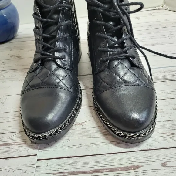 VINCE CAMUTO Joanie Women's Quilted Black Leather Shoes Boots | Size 8.5