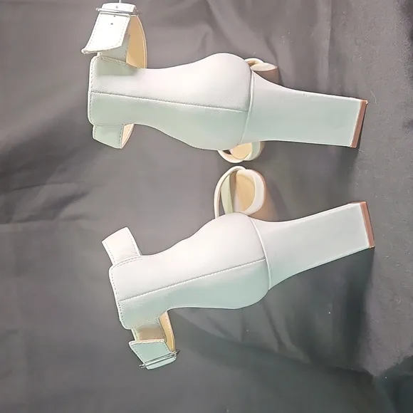 Vince Camuto White Women's Ankle Strap Leather Sandals