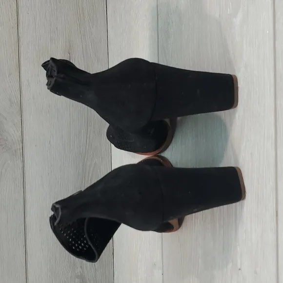 Vince Camuto Women Levesna Ankle Heels Shoes sz 8.5M