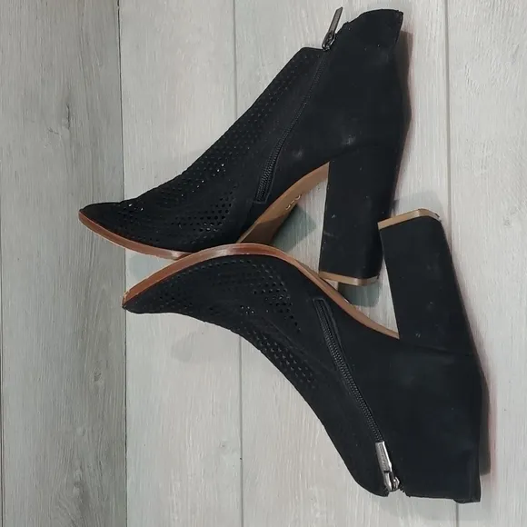 Vince Camuto Women Levesna Ankle Heels Shoes sz 8.5M
