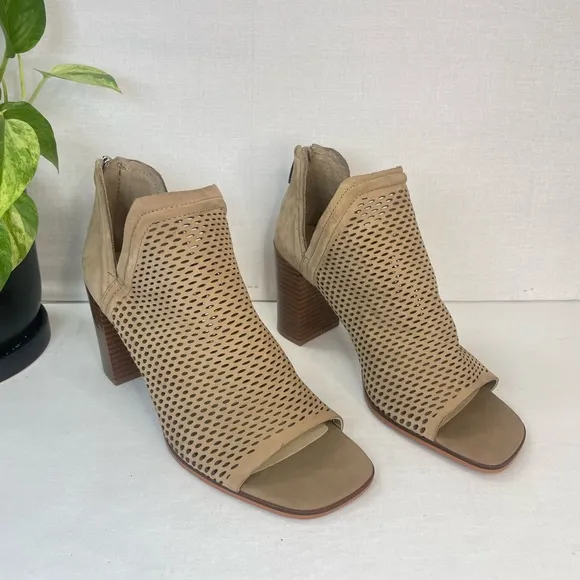 Vince Camuto Womens‎ Katnina Leather Laser Cut Ankle Boots 9M, D 469