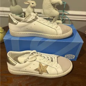 Vintage Havana Women's White and Gold Sneakers Worn for 4 hours Size 7