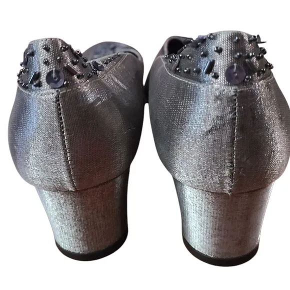 Vintage J. Renee Women's Silver Fabric and Beaded Classic Kitten Heel Pump 9M