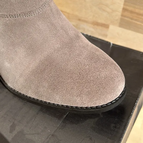 Vionic Joy Zadie Gray Suede Zip-Up Heeled Ankle Booties Boots Women's. Sz 7