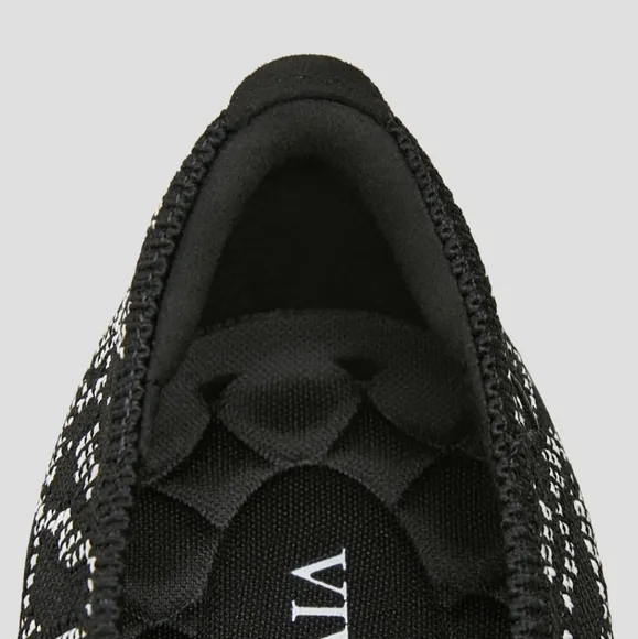 Vivaia Scarlett Pointed Toe Kitten Heels in Black White Lace Print Size 9 EU 40
