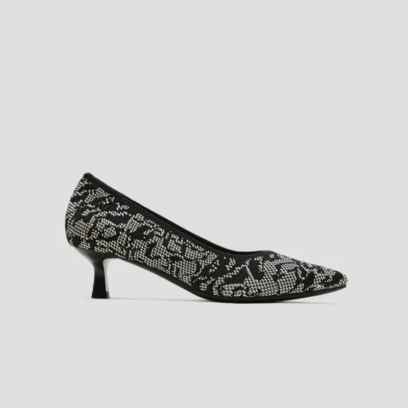 Vivaia Scarlett Pointed Toe Kitten Heels in Black White Lace Print Size 9 EU 40