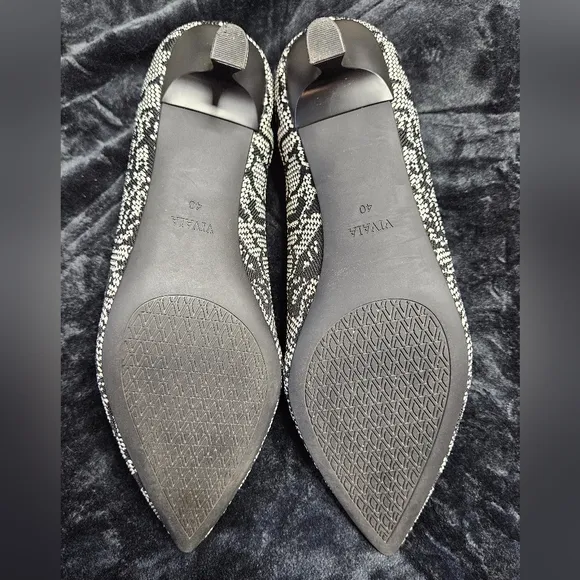 Vivaia Scarlett Pointed Toe Kitten Heels in Black White Lace Print Size 9 EU 40