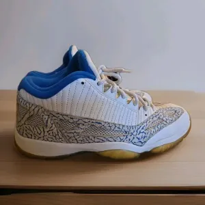 VTG🔥 Nike Air Jordan 11 XI Retro Low White Zest Argon Blue 306008-172 Sz 11 -07