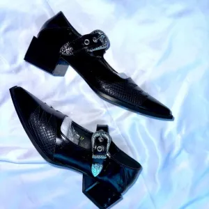 WESTERN STYLE SHOES