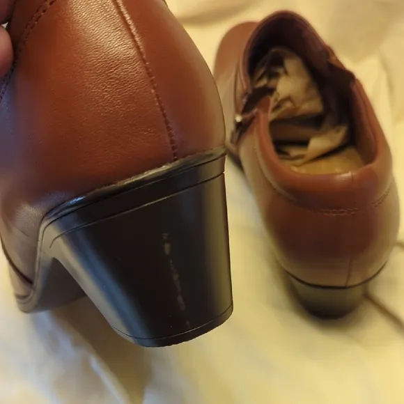 Womens Clarks Elegant Brown Heeled Shoes Size 9.5