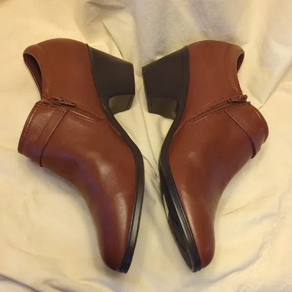 Womens Clarks Elegant Brown Heeled Shoes Size 9.5