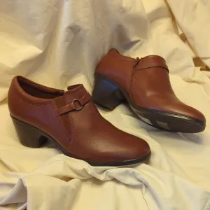 Womens Clarks Elegant Brown Heeled Shoes Size 9.5
