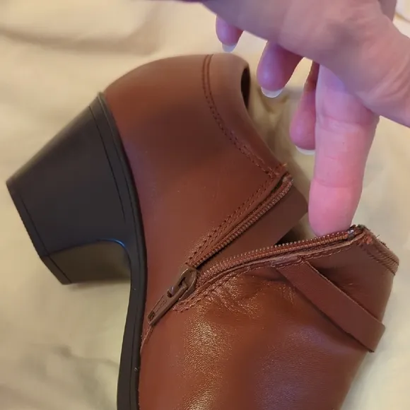 Womens Clarks Elegant Brown Heeled Shoes Size 9.5