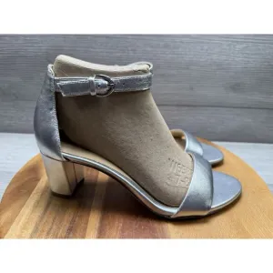 Women's Naturalizer Vera Silver Ankle Strap Open Toe Closed Heels Size 7.5