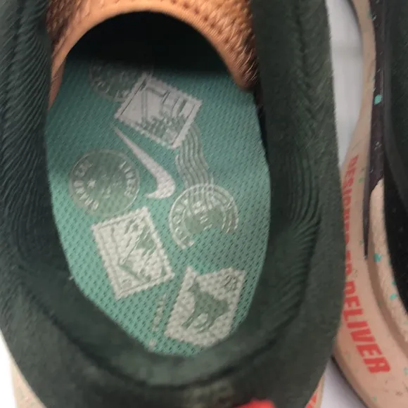Women’s Nike React Pegasus Trail 4 Green/Tan/Brown DJ6159-300 USED Size 8.5