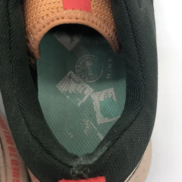 Women’s Nike React Pegasus Trail 4 Green/Tan/Brown DJ6159-300 USED Size 8.5
